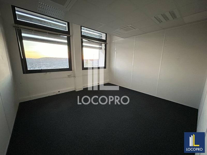 Bureau - 588 m²