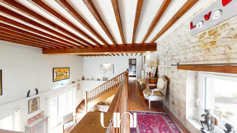 Maison - 220 m² - 5 pièces