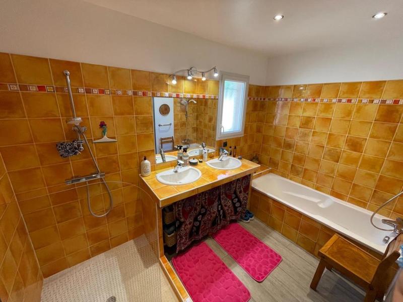 Maison - 202 m² - 8 pièces