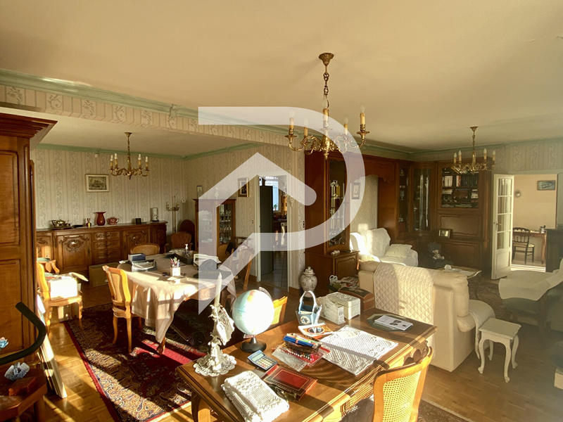 Maison - 205 m² - 7 pièces