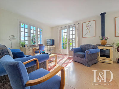 Maison - 230 m² - 8 pièces