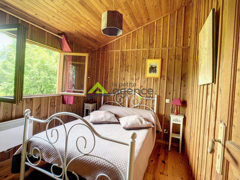 Propriété - 180 m² - 15 pièces