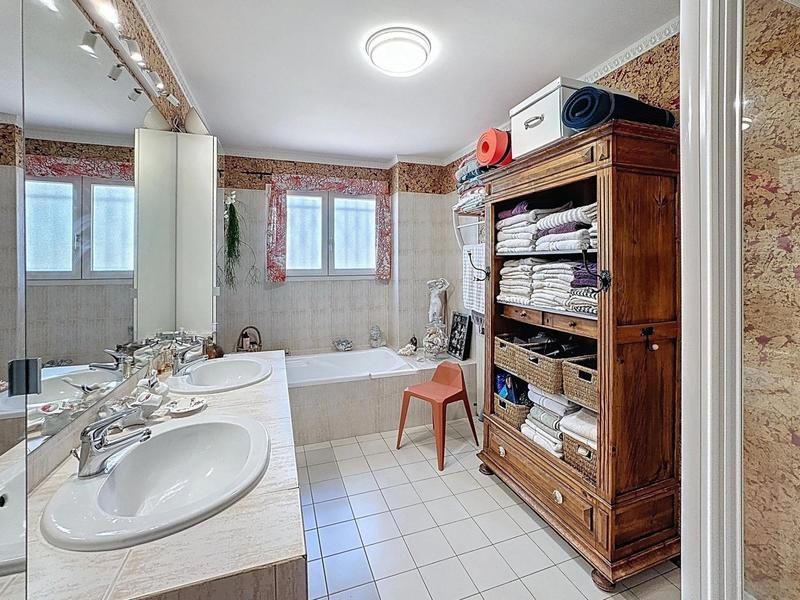 Maison - 186 m² - 7 pièces