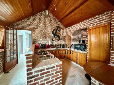 Maison - 250 m² - 8 pièces