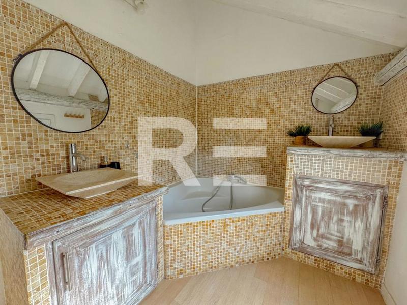 Maison - 165 m² - 9 pièces