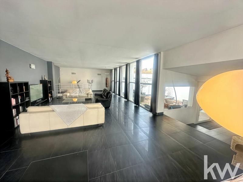 Maison - 300 m² - 6 pièces