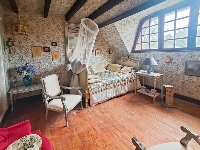 Demeure - 325 m² - 11 pièces