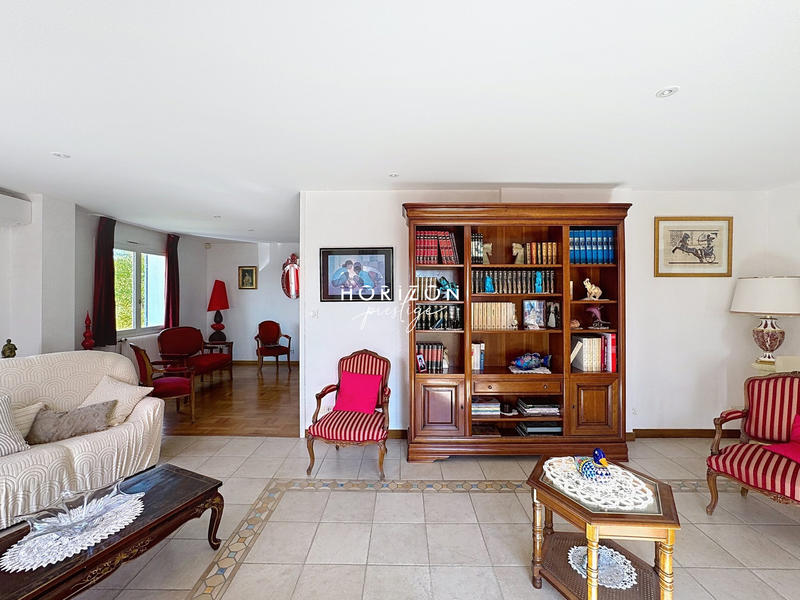 Villa - 262 m² - 10 pièces