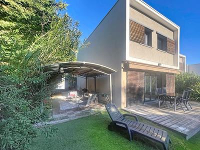 Maison - 96 m² - 4 pièces