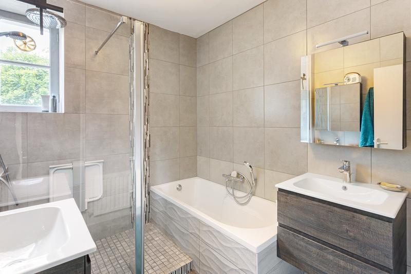 Maison - 240 m² - 10 pièces