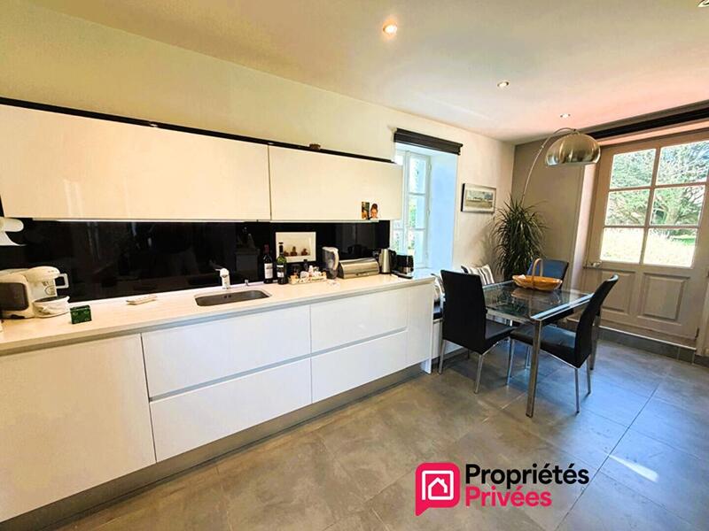 Maison - 185 m² - 7 pièces