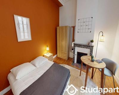 Chambre - 140 m² - 1 pièce