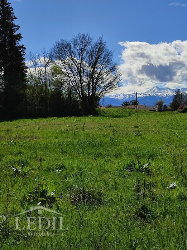 Terrain constructible - 1 200 m²