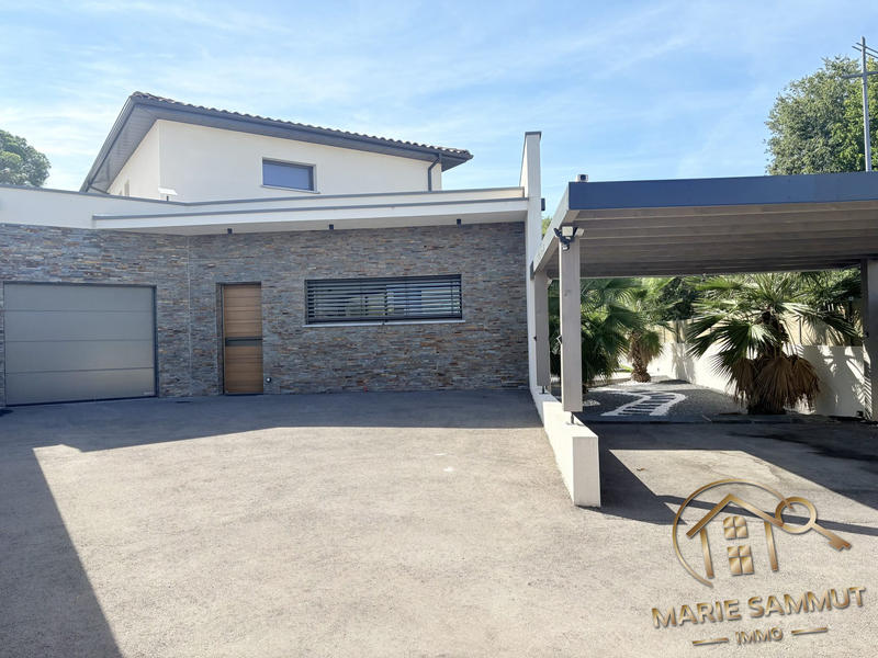 Maison - 229 m² - 7 pièces