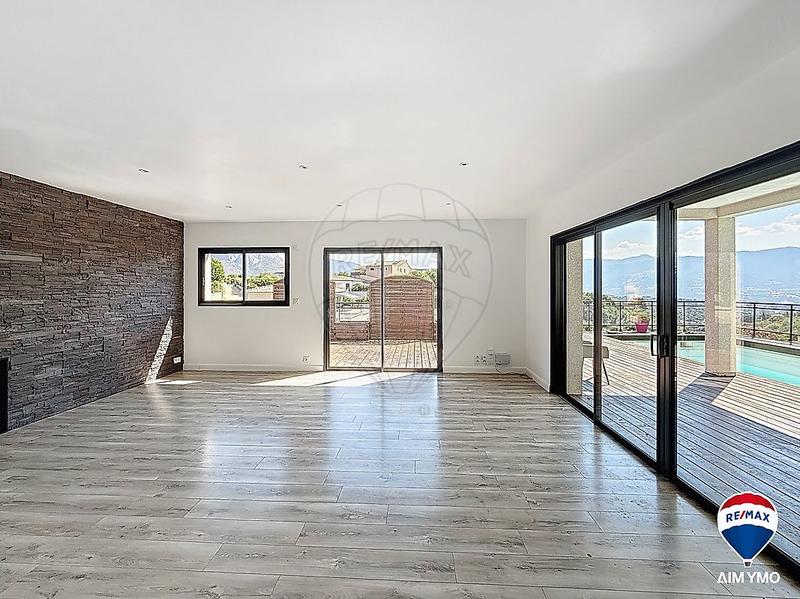 Villa - 196 m² - 6 pièces