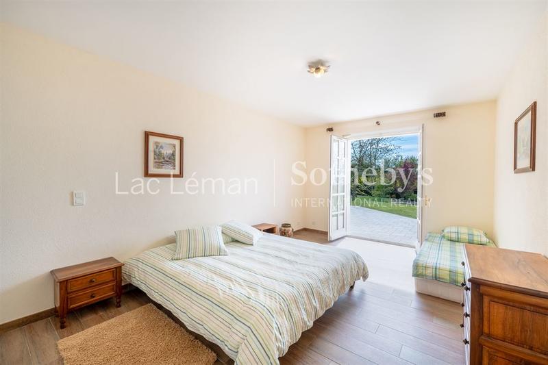 Maison - 380 m² - 8 pièces