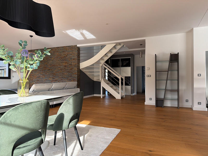 Maison - 180 m² - 6 pièces