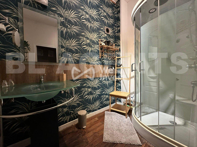 Maison - 247 m² - 10 pièces