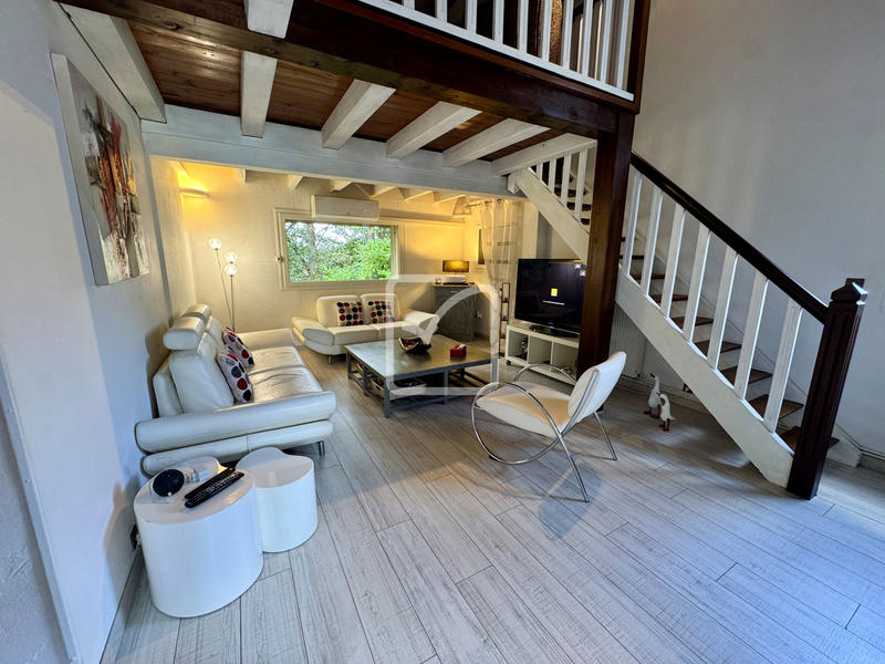 Maison - 230 m² - 12 pièces