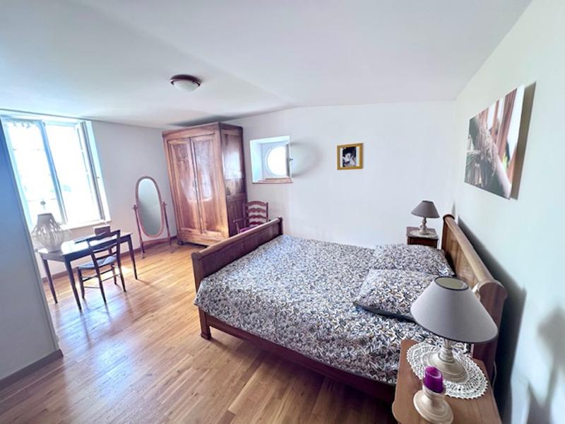 Maison - 180 m² - 8 pièces