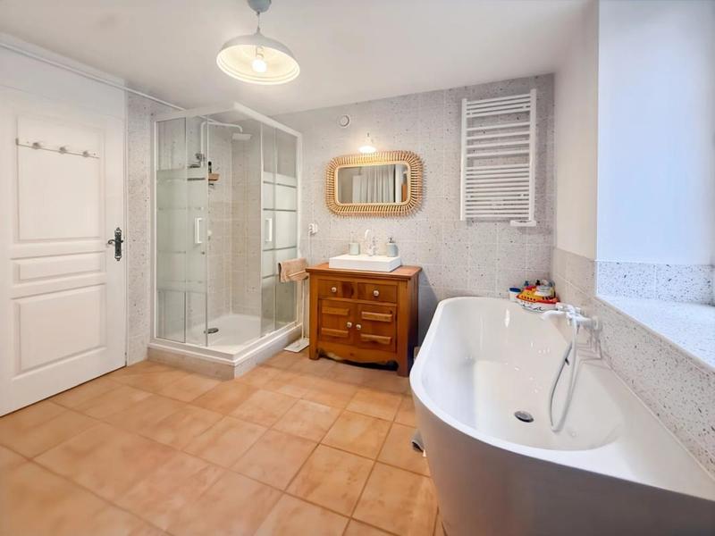 Maison - 240 m² - 9 pièces