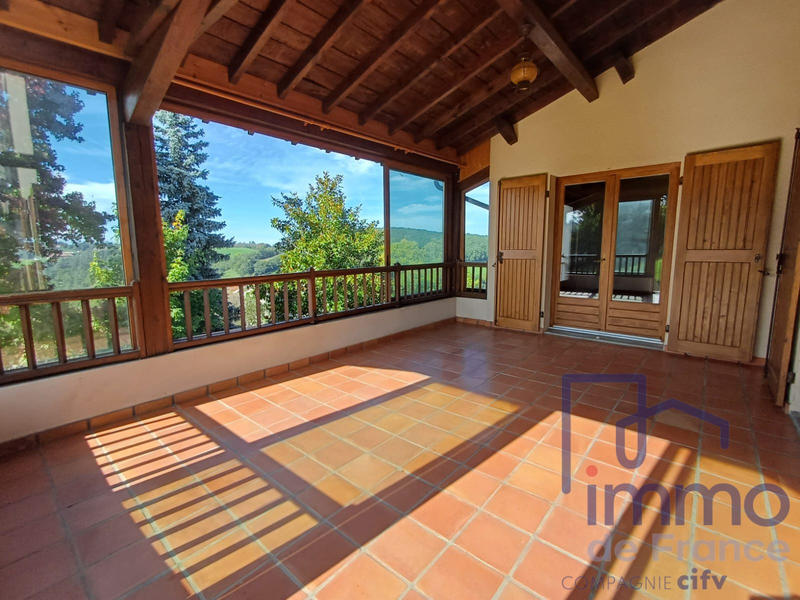 Villa - 240 m² - 8 pièces