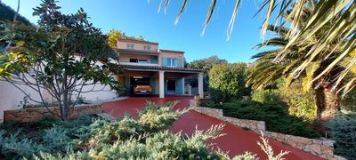 Villa - 139 m² - 6 pièces