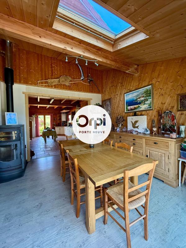 Maison de bois - 250 m² - 8 pièces