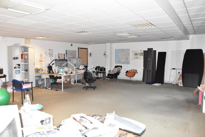 Bureau - 131 m² - 1 pièce