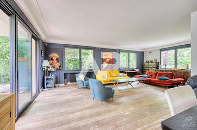 Maison - 278 m² - 11 pièces