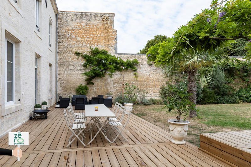 Maison - 256 m² - 8 pièces