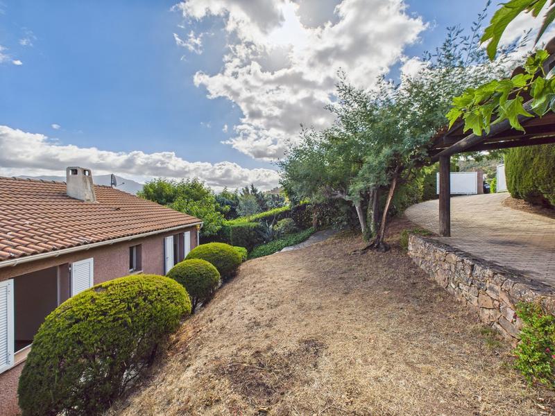 Maison - 98 m² - 5 pièces