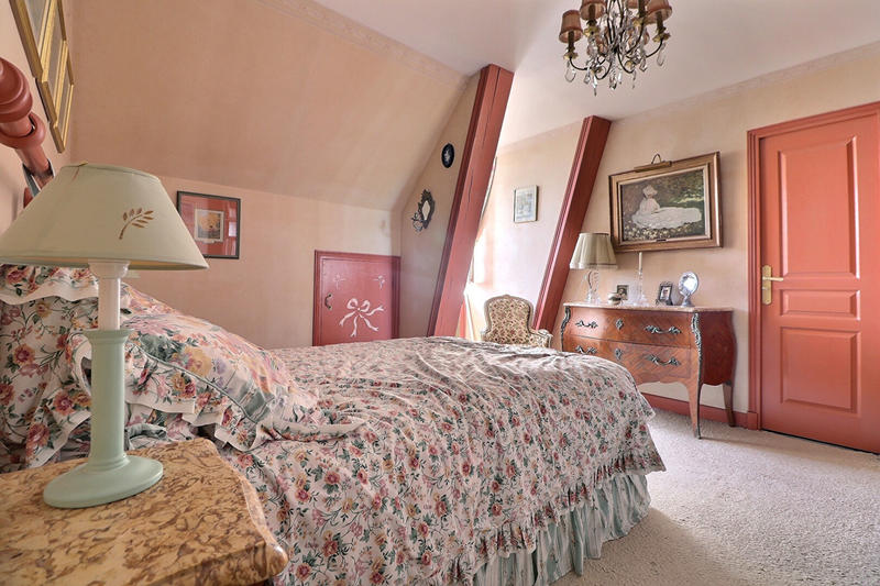 Maison - 255 m² - 8 pièces