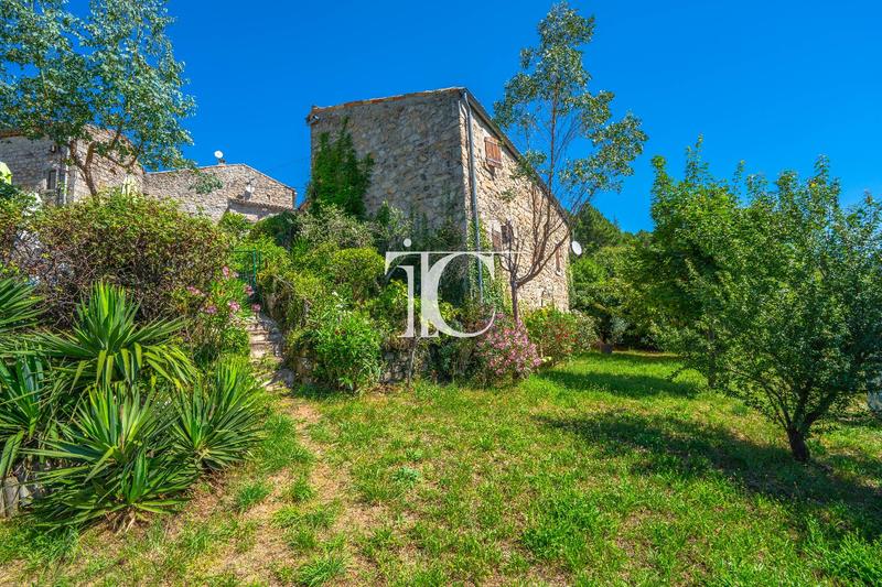 Propriété - 363 m² - 12 pièces