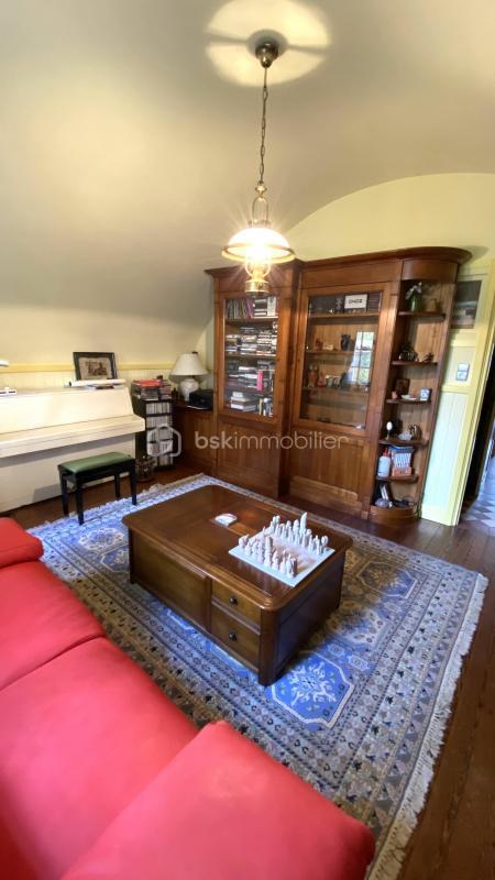 Demeure - 235 m² - 8 pièces