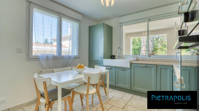 Maison - 220 m² - 9 pièces