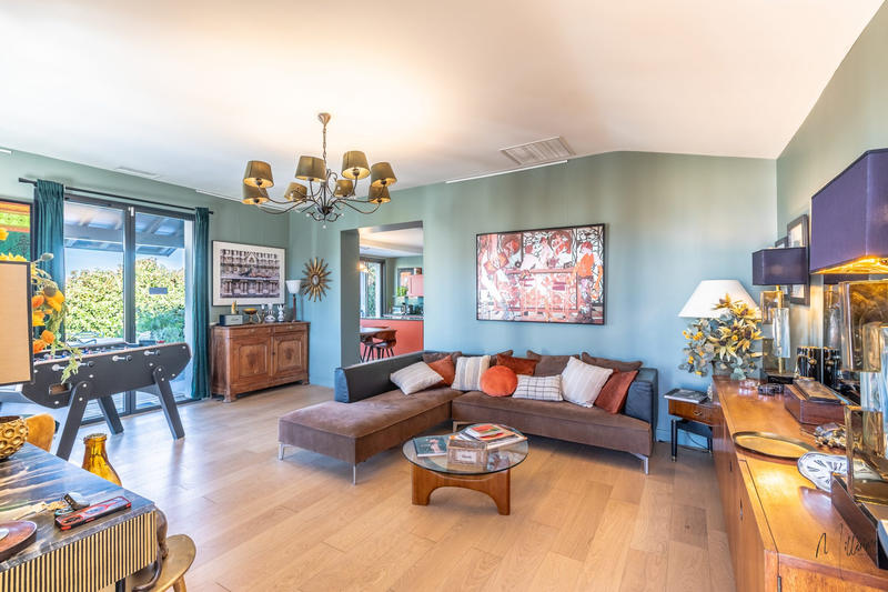 Maison - 425 m² - 12 pièces