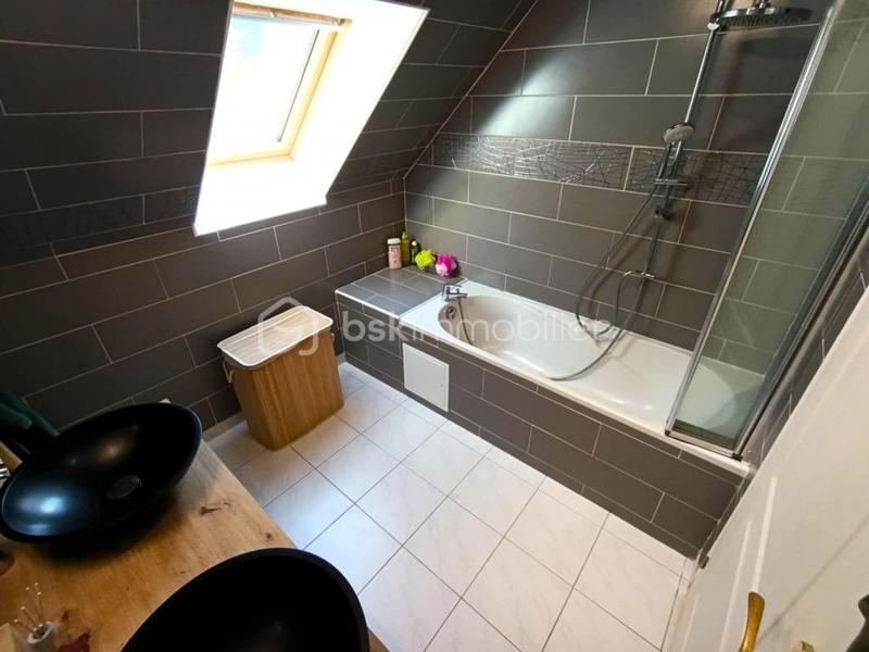 Maison traditionnelle - 153 m² - 6 pièces