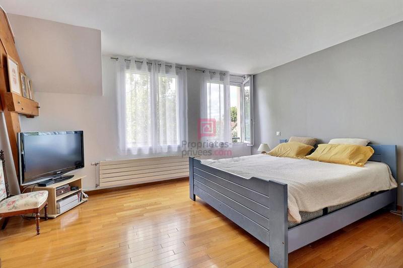 Maison - 250 m² - 10 pièces