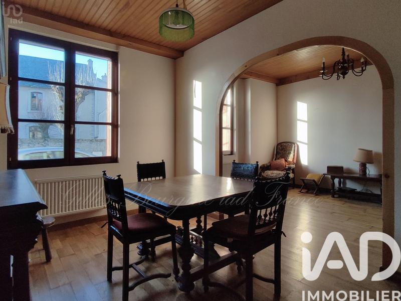 Maison - 200 m² - 9 pièces