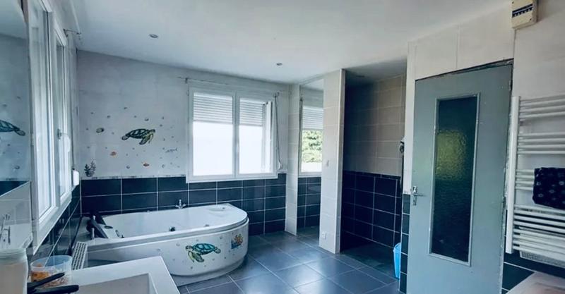 Maison - 202 m² - 7 pièces