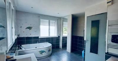 Maison - 202 m² - 7 pièces