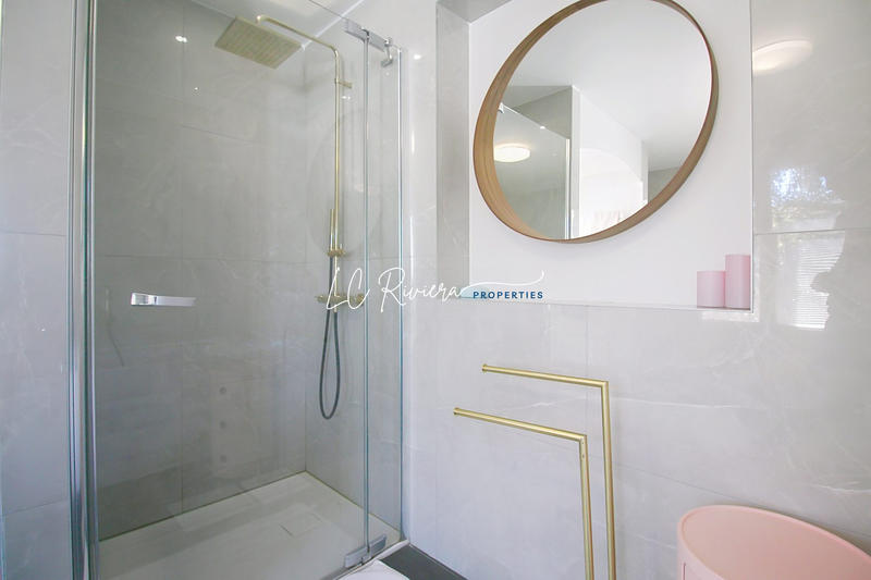 Villa - 250 m² - 8 pièces