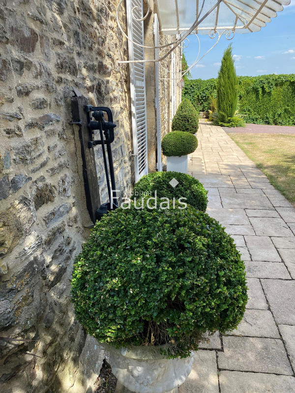 Propriété - 368 m² - 9 pièces