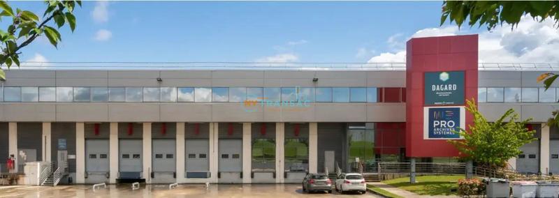 Entrepôt - 4 305 m²