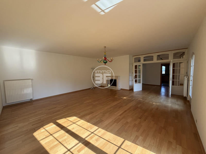 Maison - 211 m² - 8 pièces