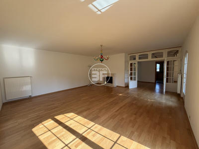 Maison - 211 m² - 8 pièces