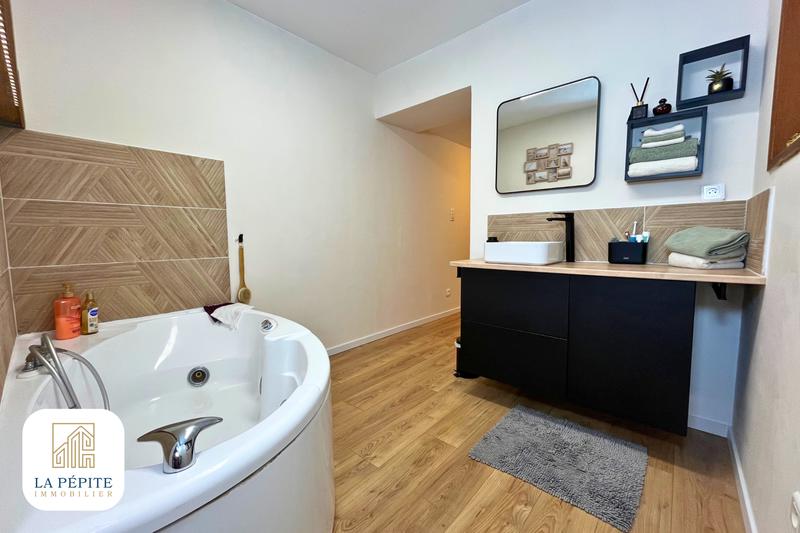 Maison - 450 m² - 10 pièces