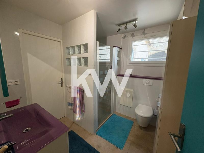 Maison - 650 m² - 4 pièces