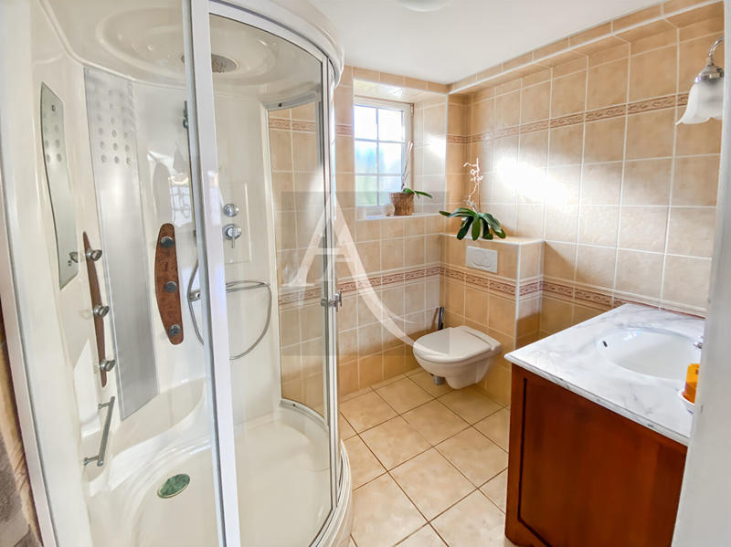 Maison - 240 m² - 12 pièces